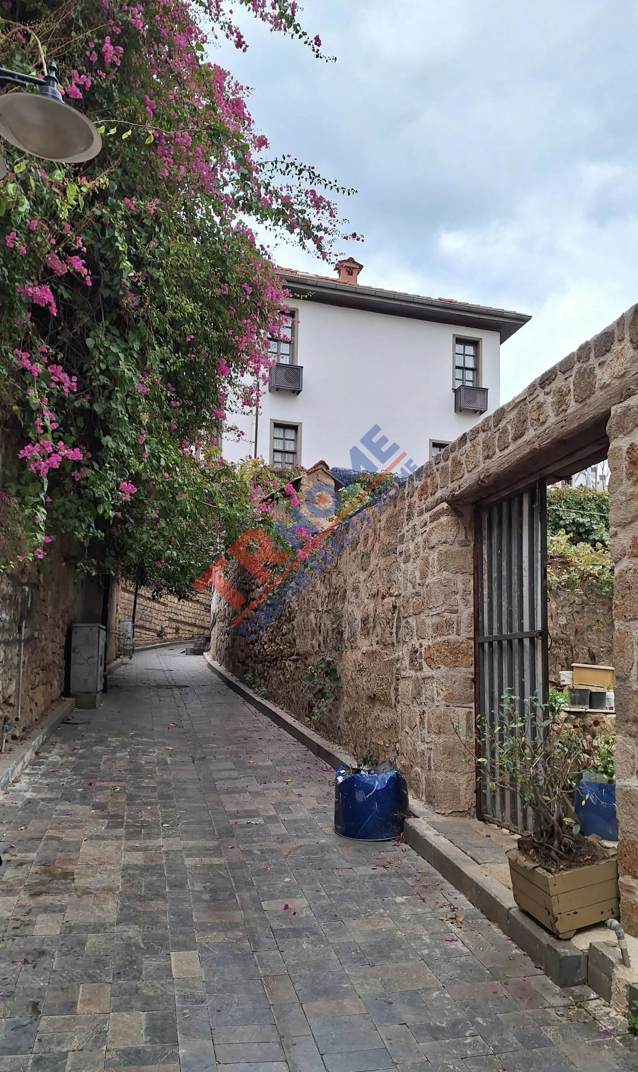 Tarihi Kaleiçinde Tescilli Arsa+ 300m², Butik Otel /Konut /Yatırım Fırsatı